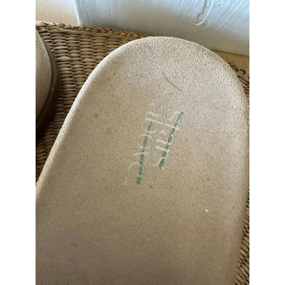 Stars Above Women’s size 10 pink fuzzy slippers - Picture 3 of 8